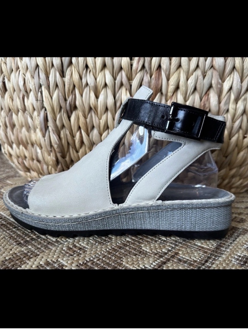 Naot Verbena Sandals Cream and black 38 - Picture 4 of 10